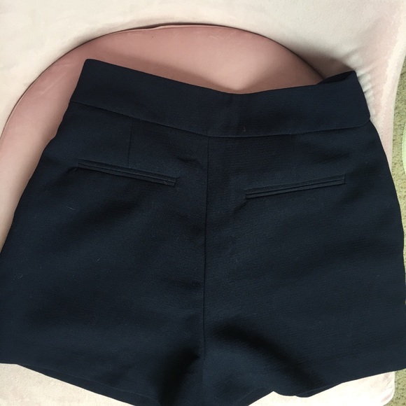 F21 Navy pleated high waisted shorts - Picture 3 of 8